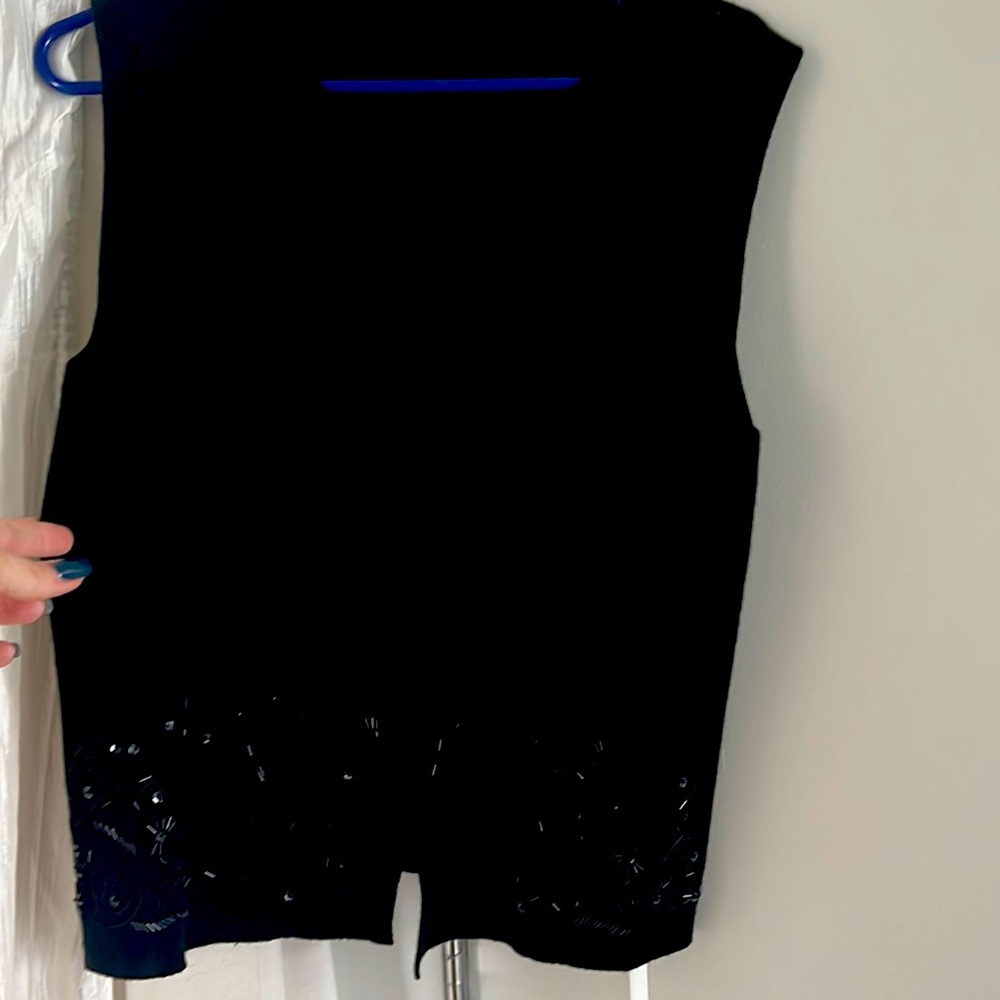 Cute sleeveless sweater with beautiful detail at the bottom